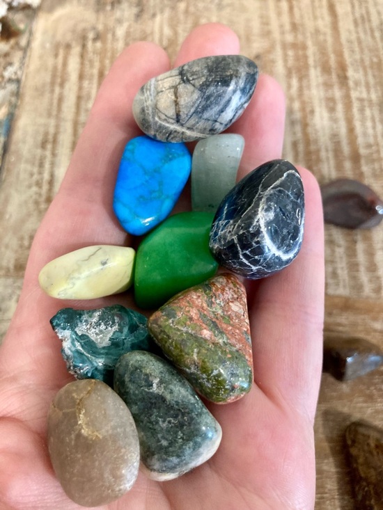 Lot of 24 Pieces Polished Rocks - Instant Rock Collection - Picture 12 of 13